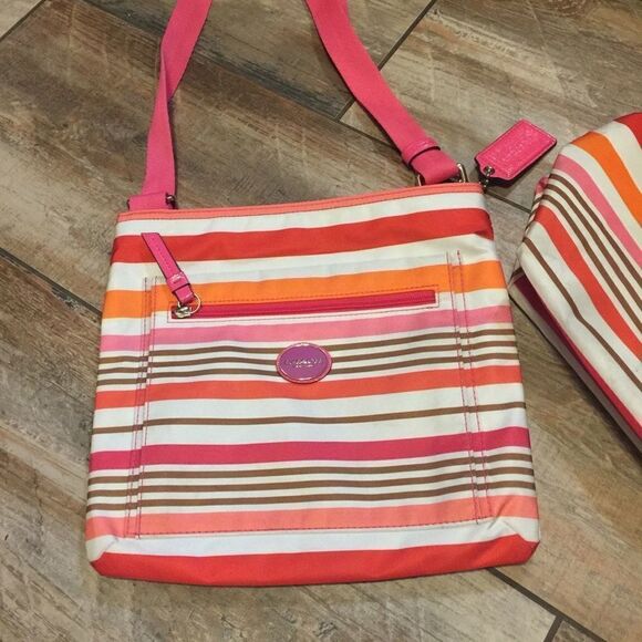 Coach - Cute Crossbody Purse & Travel Tote! - Picture 2 of 8